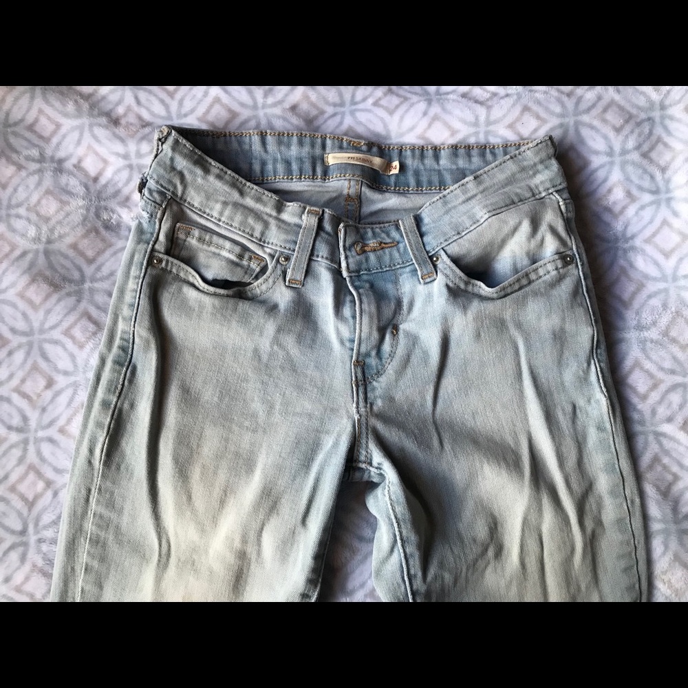Levi Skinny Jeans - Picture 2 of 2